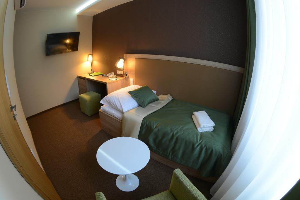 Hotel Stardust Nove Zamky Room photo