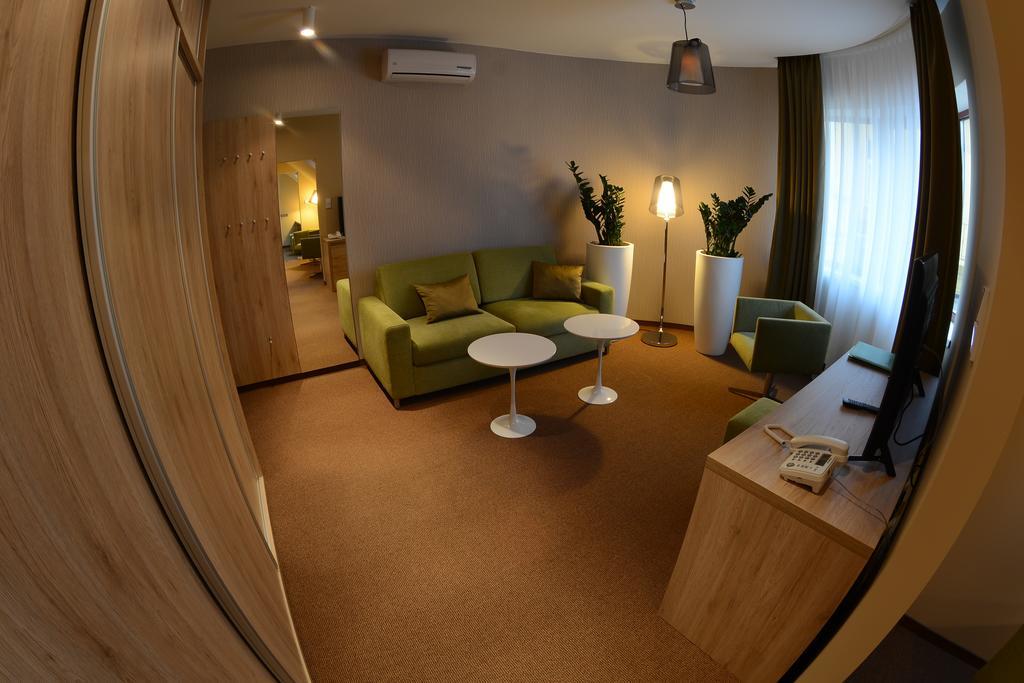 Hotel Stardust Nove Zamky Room photo