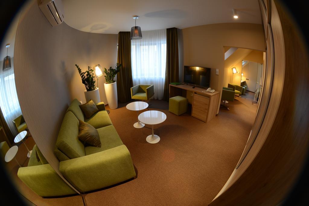 Hotel Stardust Nove Zamky Room photo