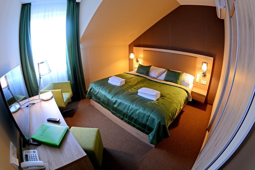 Hotel Stardust Nove Zamky Room photo